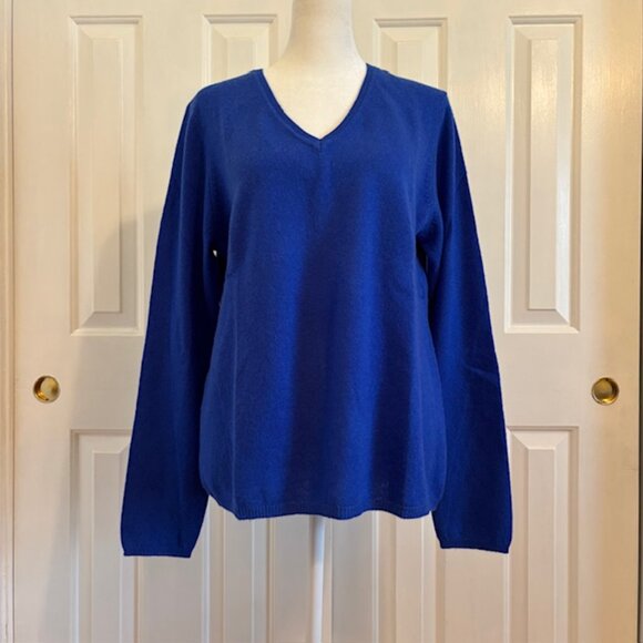 NWT Charter Club Luxury 100% Cashmere Sapphire V-Neck Sweater Womens Size Large - Picture 1 of 9